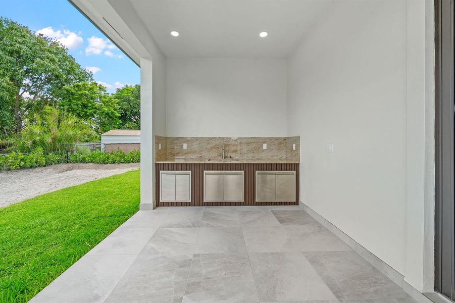 Outdoor Kitchen
