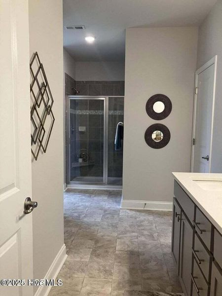 Furnished interior view inside a new home in Fairfield Harbour, New Bern (Image 11).