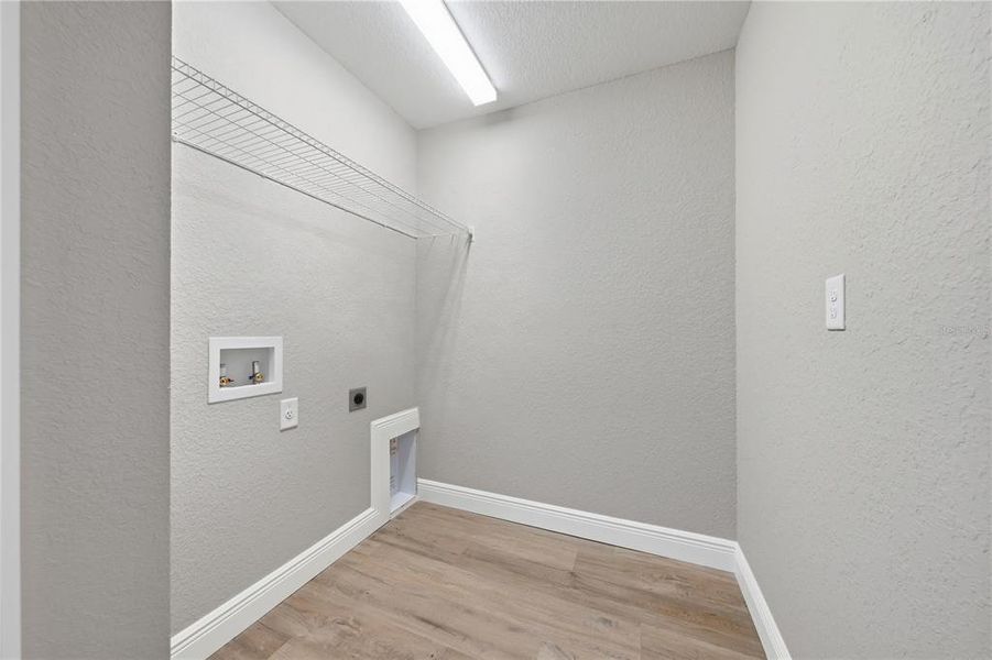 Spacious, unfurnished interior of a new home in , Citrus Springs (Image 41).