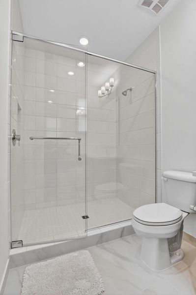 Image 86 of a home in .