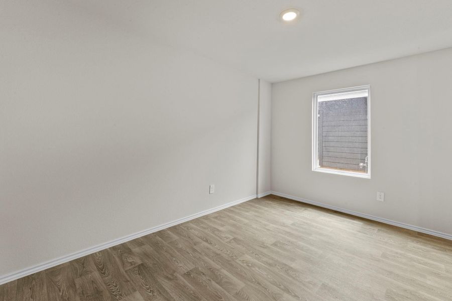 Spacious, unfurnished interior of a new home in Sunset Oaks, Maxwell (Image 18).