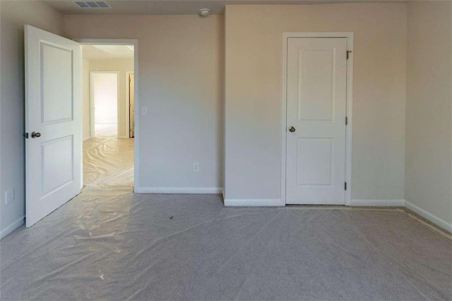 Spacious, unfurnished interior of a new home in Creekside Landing, Dallas (Image 25). Spacious, unfurnished interior of a new home in Creekside Landing, Dallas (Image 25).