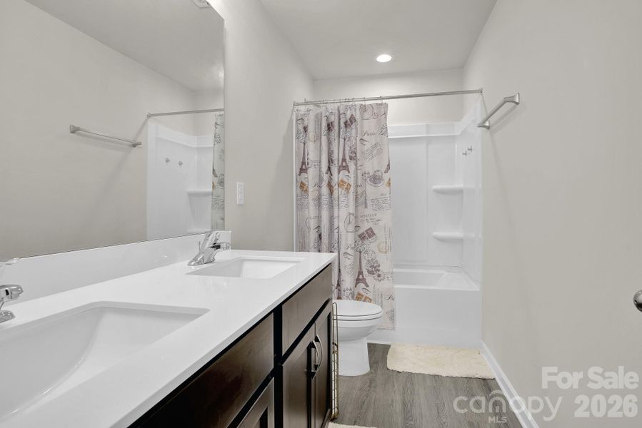 Common Bathroom - upper #1