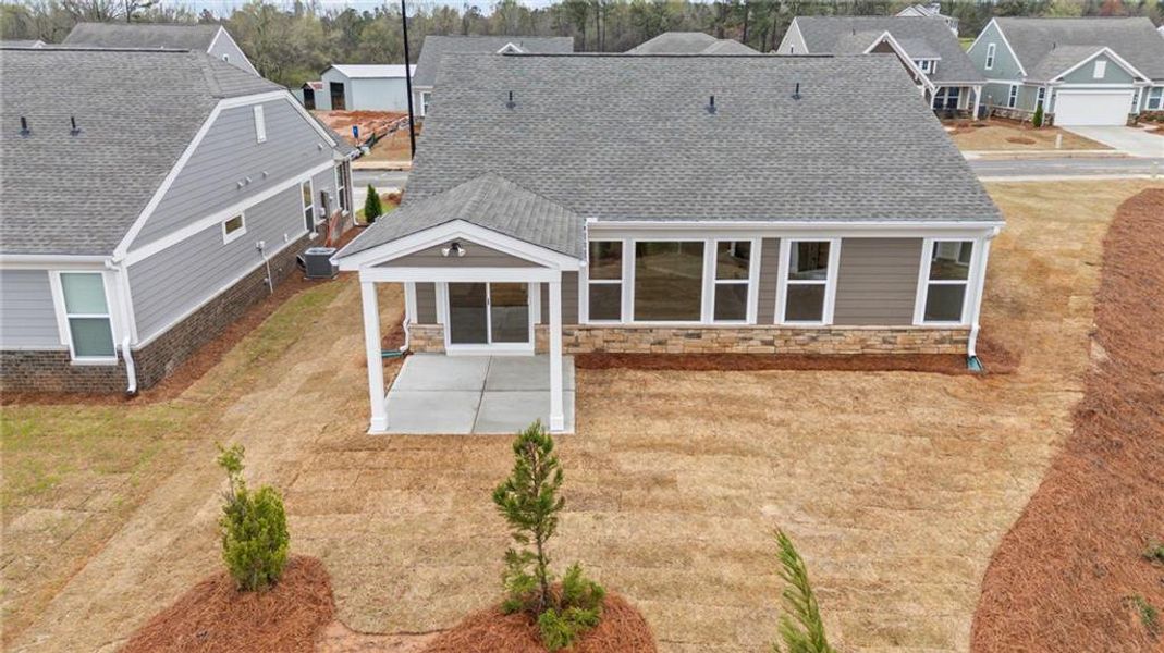 Exterior details and patio area of a home in Laurel Farms, Dallas (Image 26).