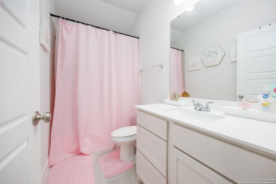 Furnished interior view inside a new home in Weston Oaks 55', San Antonio (Image 18). Furnished interior view inside a new home in Weston Oaks 55', San Antonio (Image 18).