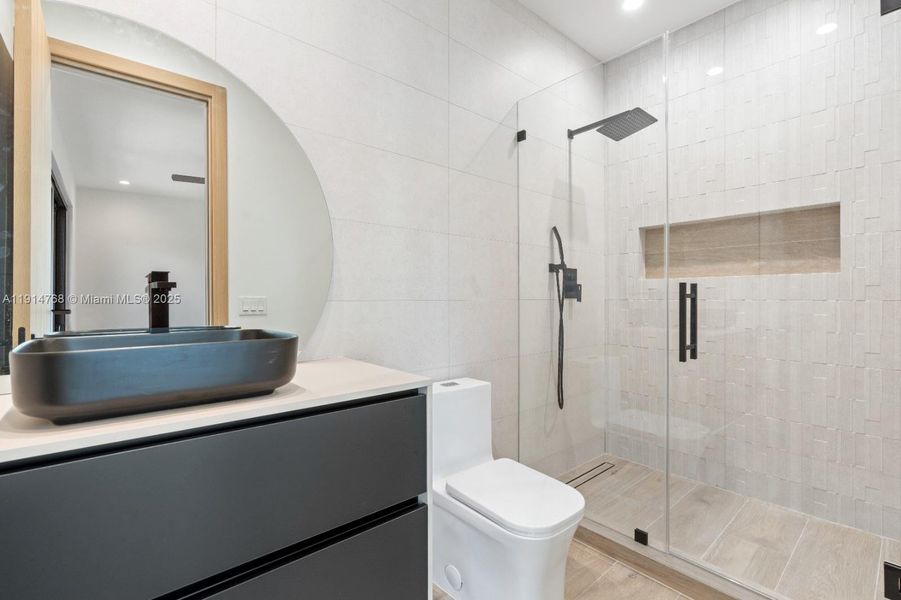 Furnished interior view inside a new home in , Fort Lauderdale (Image 7).