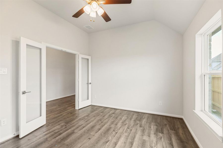 Spacious, unfurnished interior of a new home in Brookewater, Rosenberg (Image 31).