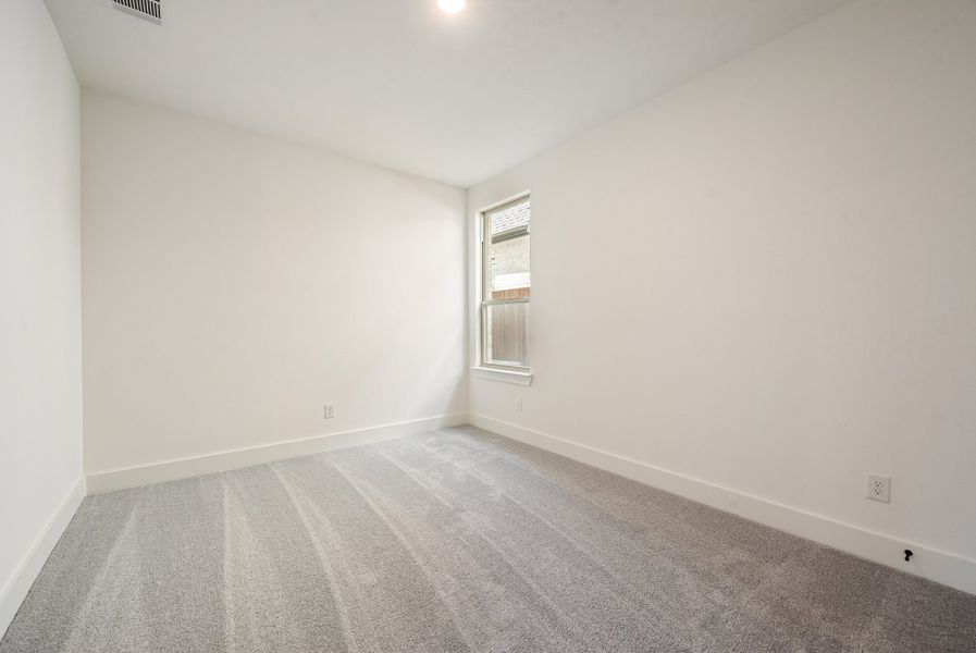 Spacious, unfurnished interior of a new home in Tavolo Park, Fort Worth (Image 30).