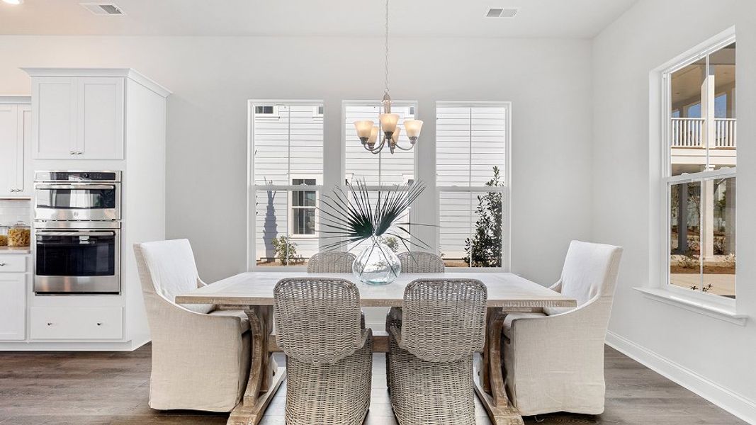 3033 Calhoun Dining 2of2 F1 9 22 25