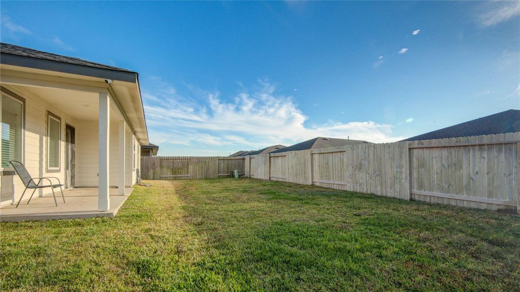 Exterior details and patio area of a home in , Rosharon (Image 21).