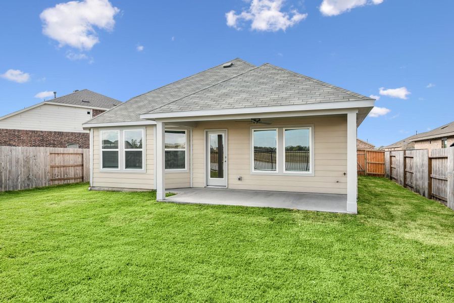 Exterior details and patio area of a home in Miller's Pond, Rosenberg (Image 1). Exterior details and patio area of a home in Miller's Pond, Rosenberg (Image 1).