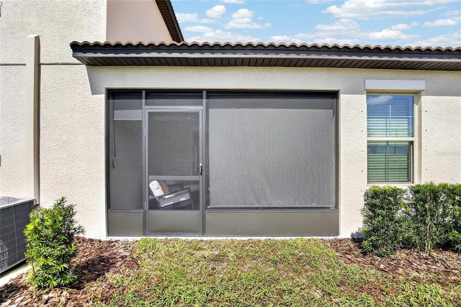 Exterior details and patio area of a home in Southshore Bay Active Adult, Wimauma (Image 39).