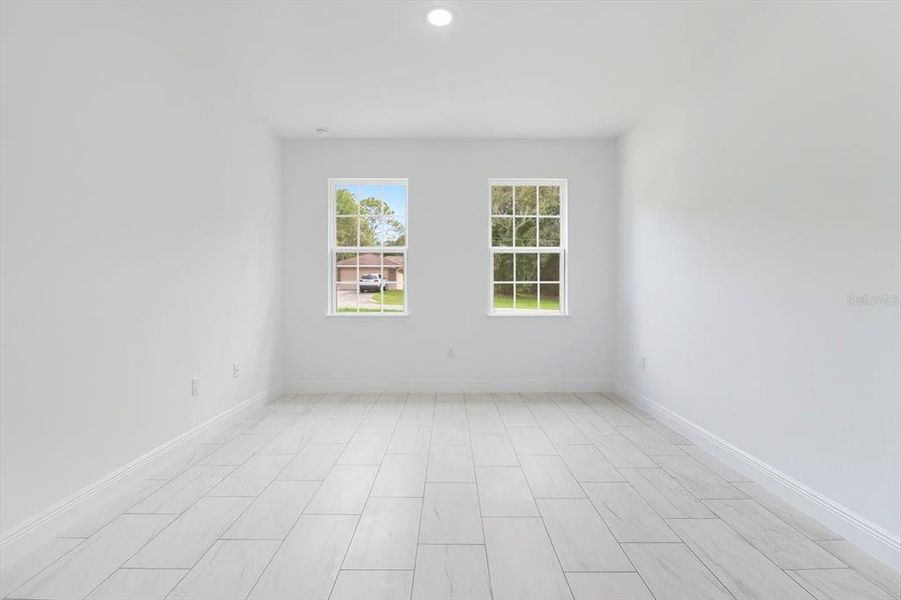 Spacious, unfurnished interior of a new home in , Citrus Springs (Image 31).