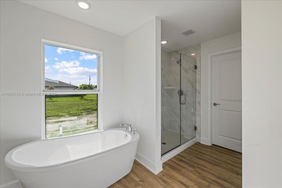 Furnished interior view inside a new home in Cape Coral, Cape Coral (Image 4).