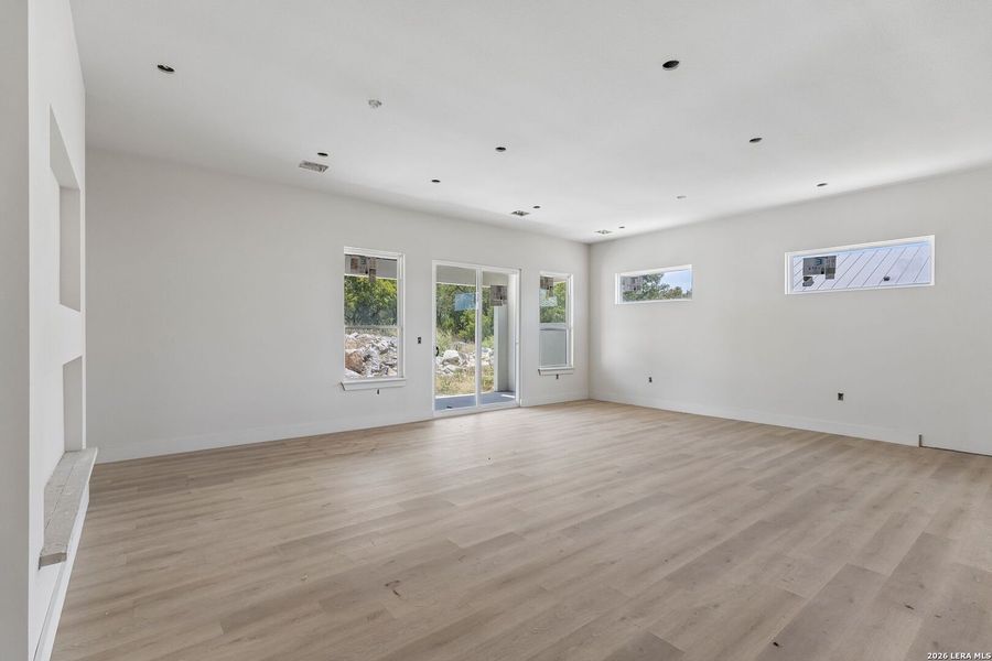 Spacious, unfurnished interior of a new home in , Horseshoe Bay (Image 28).
