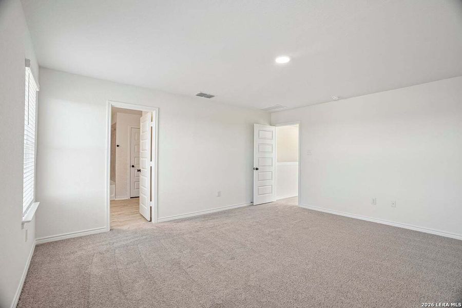 Spacious, unfurnished interior of a new home in Legend Heights - Heritage Collection, New Braunfels (Image 26).