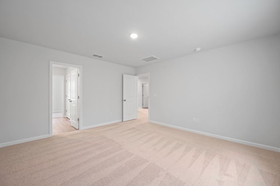 Spacious, unfurnished interior of a new home in Grand Arbor, Blythewood (Image 24).