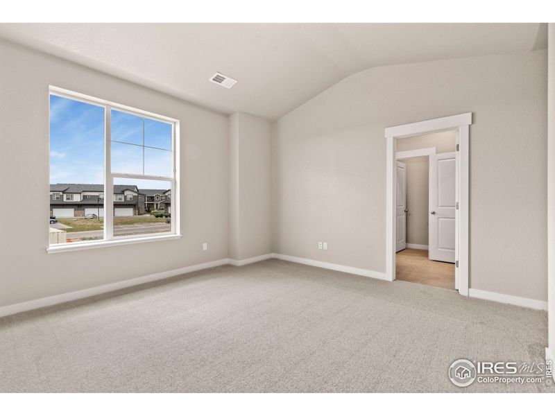 Spacious, unfurnished interior of a new home in The Lakes at Centerra - Discovery, Loveland (Image 11).