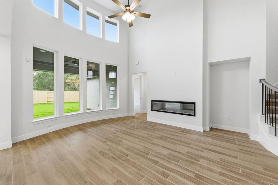 Spacious, unfurnished interior of a new home in The Colony, Bastrop (Image 31).