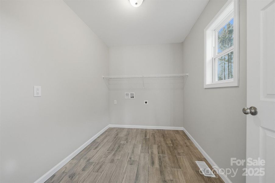 Spacious, unfurnished interior of a new home in , Granite Falls (Image 32).