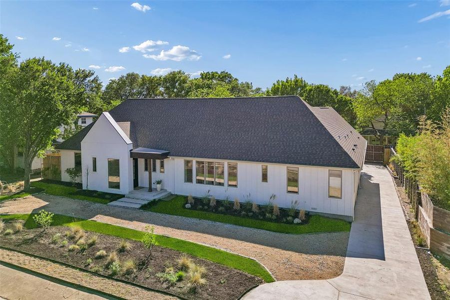 Front exterior of a new home in , Dallas, TX, highlighting curb appeal (Image 1). Front exterior of a new home in , Dallas, TX, highlighting curb appeal (Image 1).