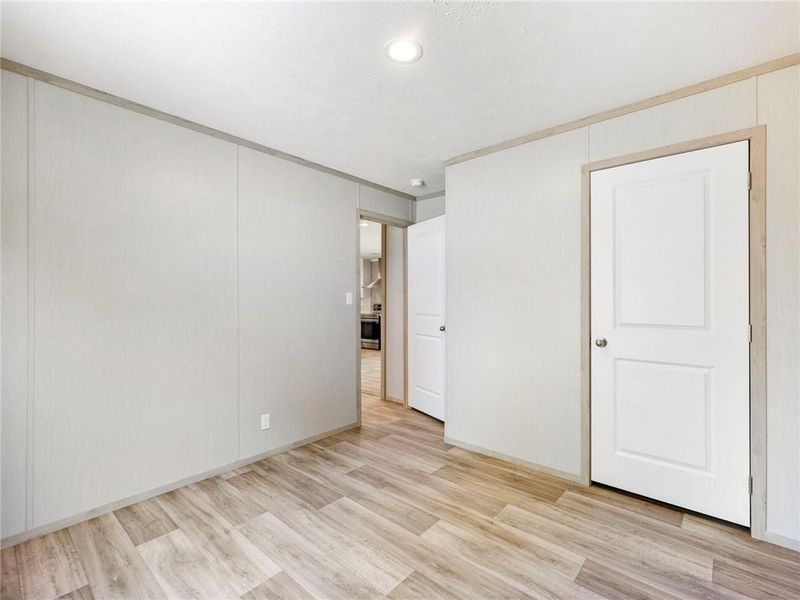 Spacious, unfurnished interior of a new home in , Gainesville (Image 27).