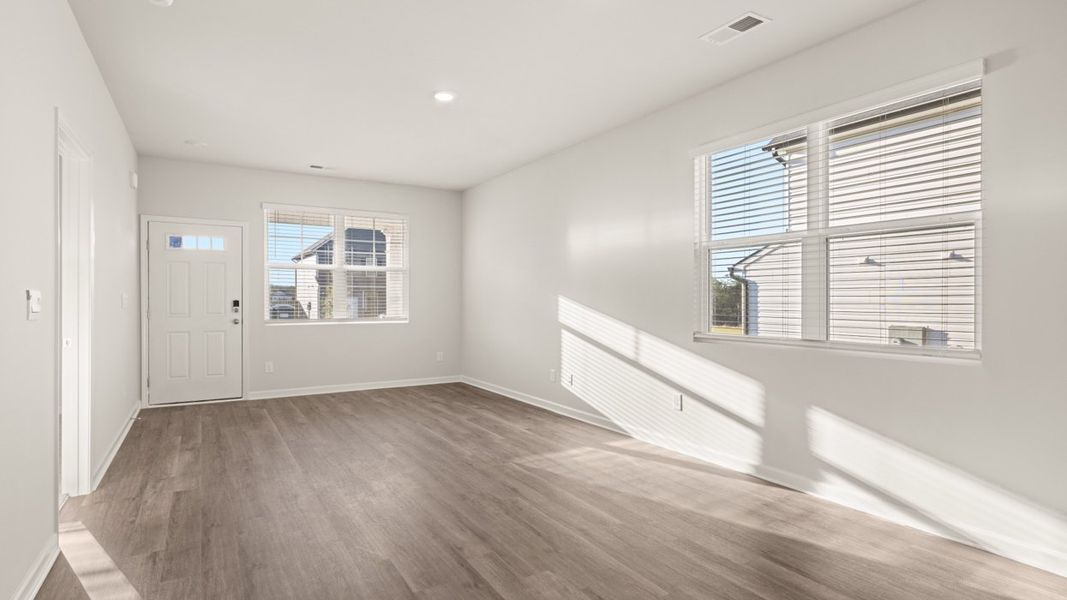 Spacious, unfurnished interior of a new home in Bellemeade Landing, Augusta (Image 13).