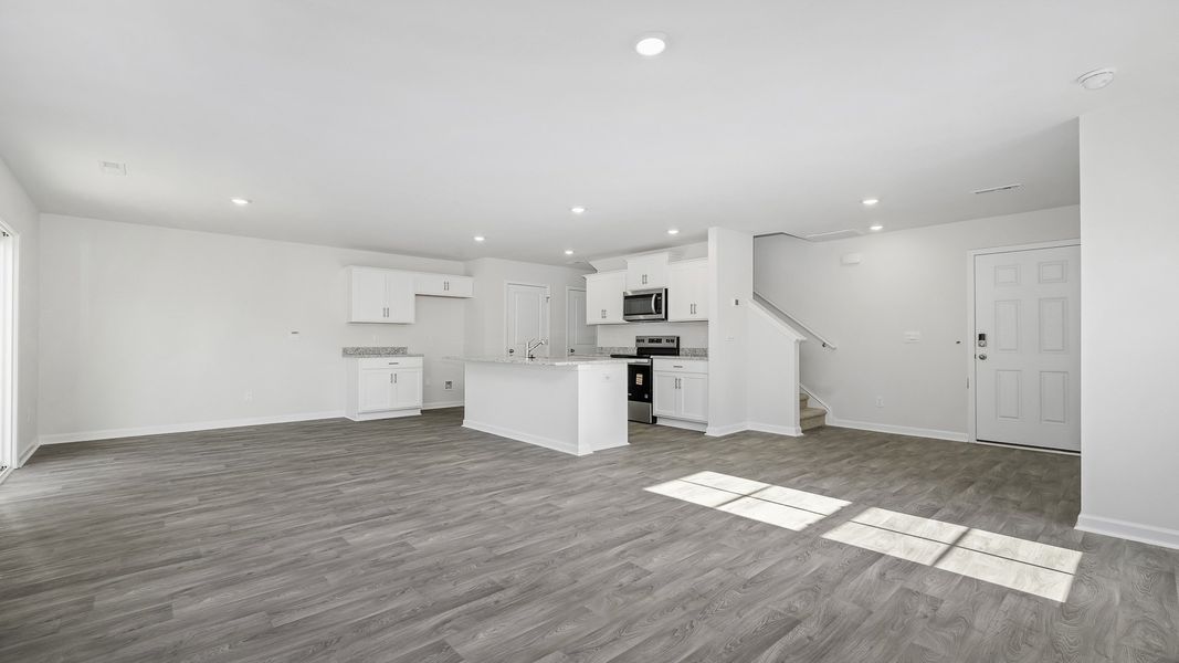 Spacious, unfurnished interior of a new home in Willow Mill, Thomasville (Image 8).