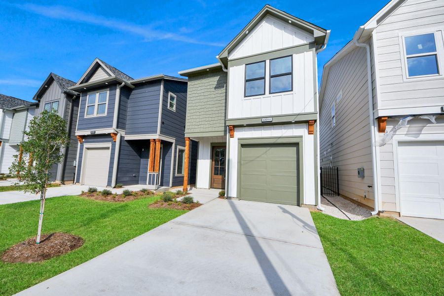 Front exterior of a new home in , Houston, TX, highlighting curb appeal (Image 27).