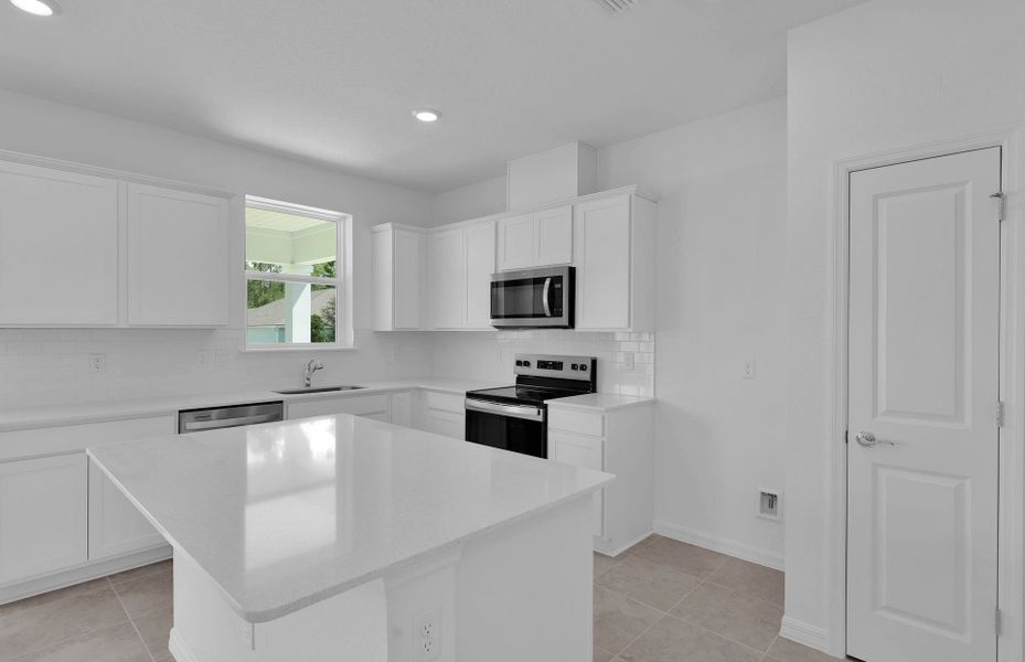Furnished interior view inside a new home in Hyland Trail, Green Cove Springs (Image 5).