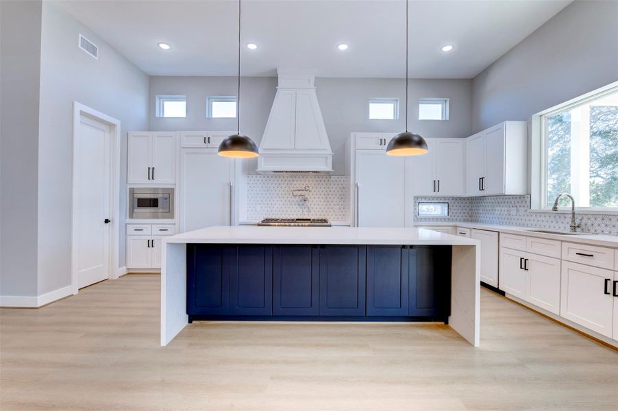 Furnished interior view inside a new home in , Seabrook (Image 6).