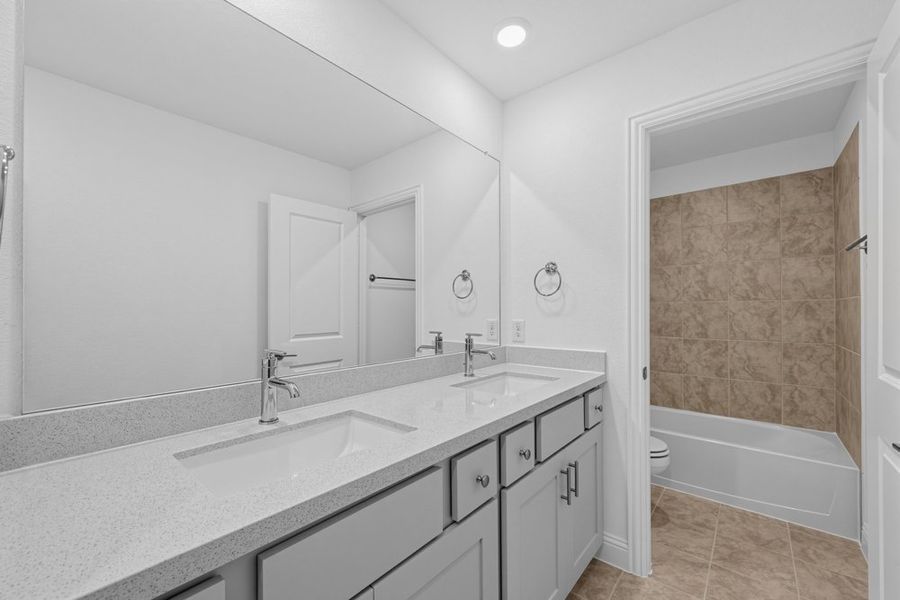 Furnished interior view inside a new home in Madero 50s, Fort Worth (Image 12).