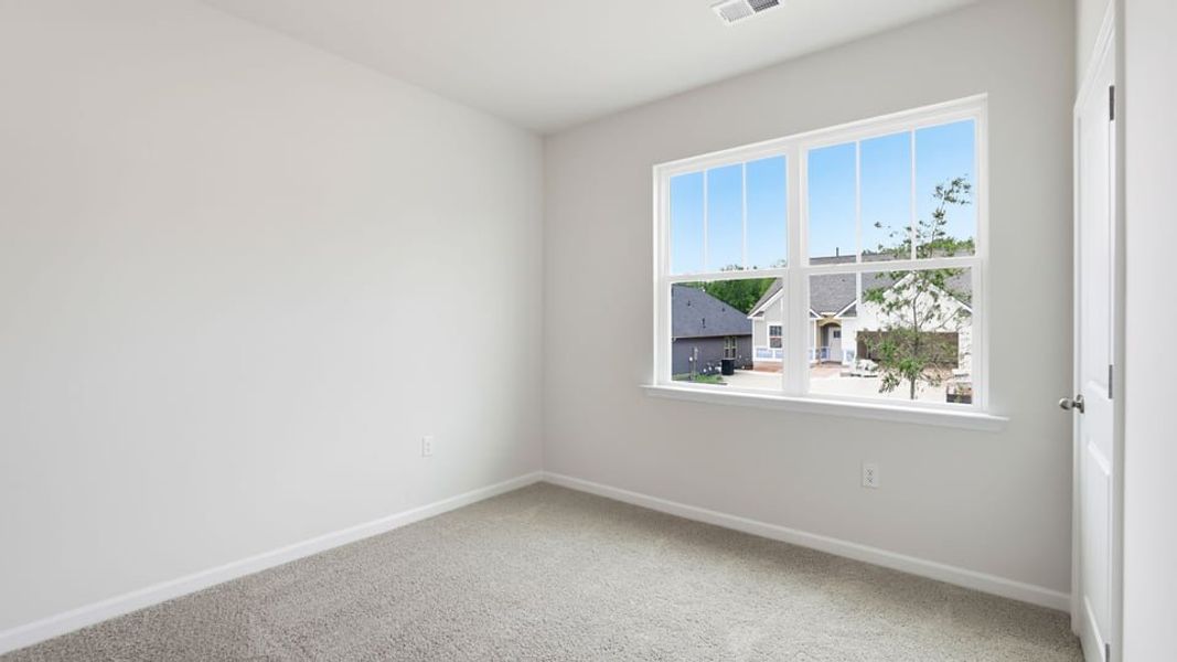 Spacious, unfurnished interior of a new home in Sherwood Gardens, Landrum (Image 16).