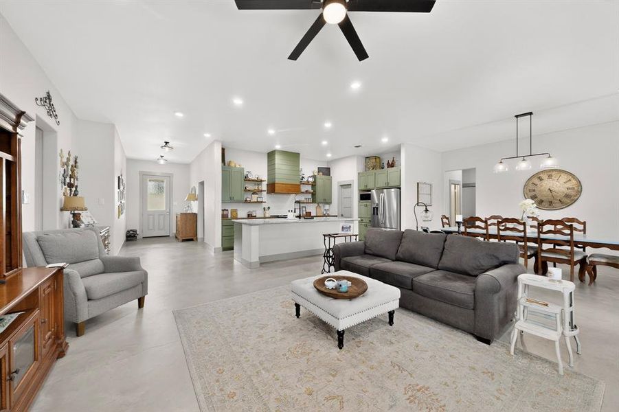 Furnished interior view inside a new home in , Whitewright (Image 5).