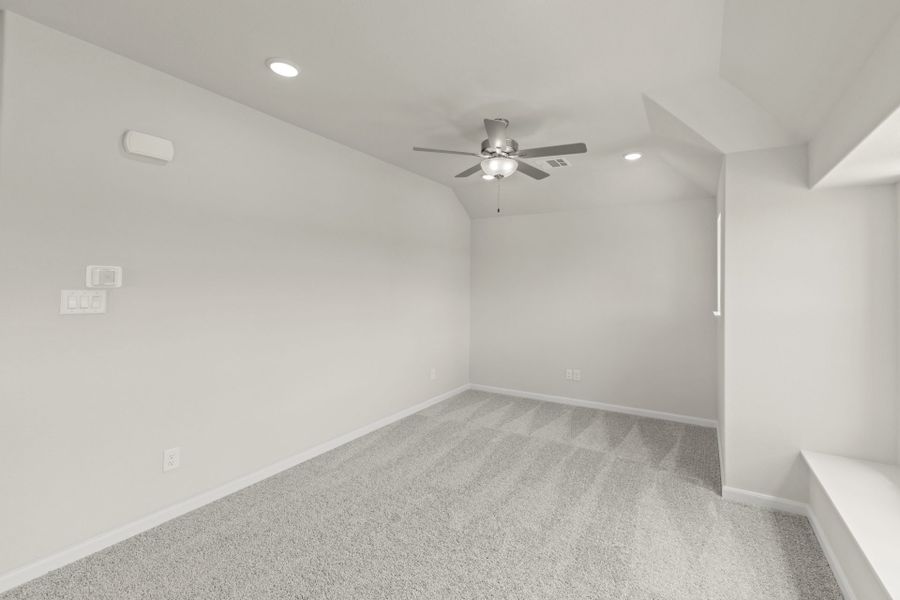 Spacious, unfurnished interior of a new home in Keeneland, Aubrey (Image 18).