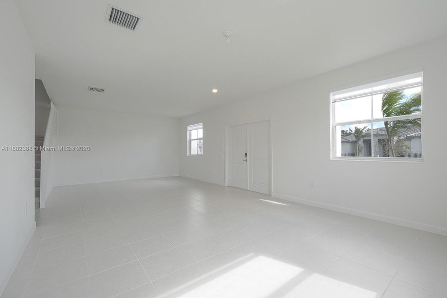 Spacious, unfurnished interior of a new home in , Homestead (Image 18).