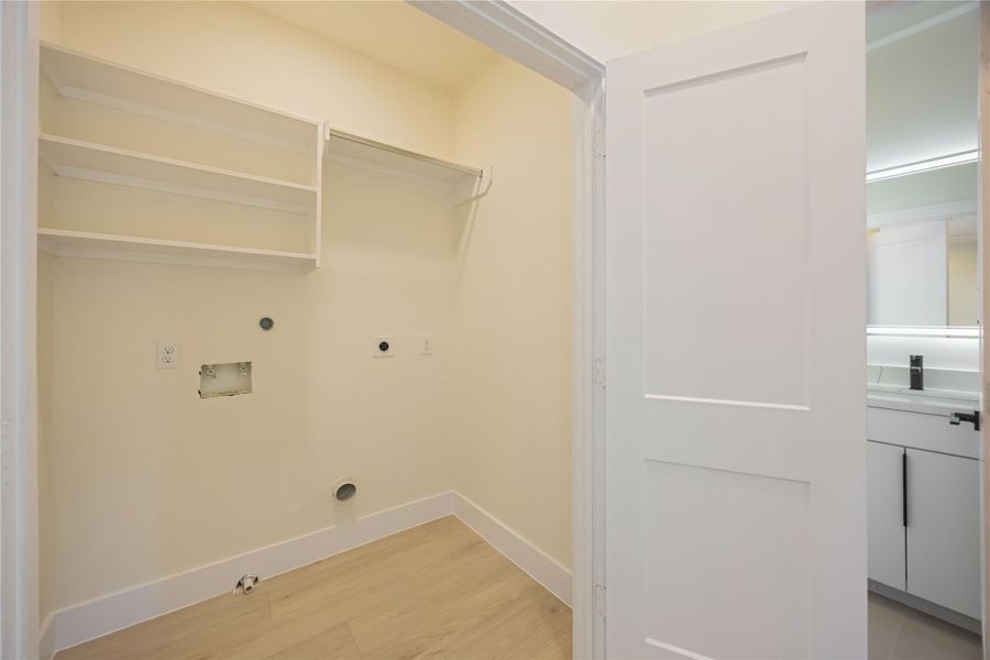 Spacious, unfurnished interior of a new home in , Houston (Image 18).