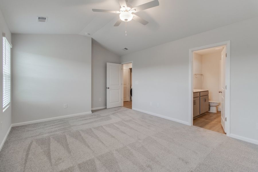 Spacious, unfurnished interior of a new home in Ellington, Elgin (Image 28).