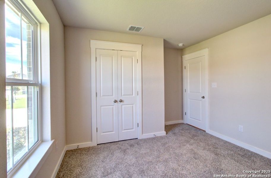 Spacious, unfurnished interior of a new home in Cloud Country, New Braunfels (Image 17).