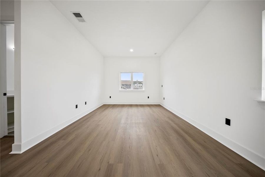 Spacious, unfurnished interior of a new home in , Lake Alfred (Image 54).