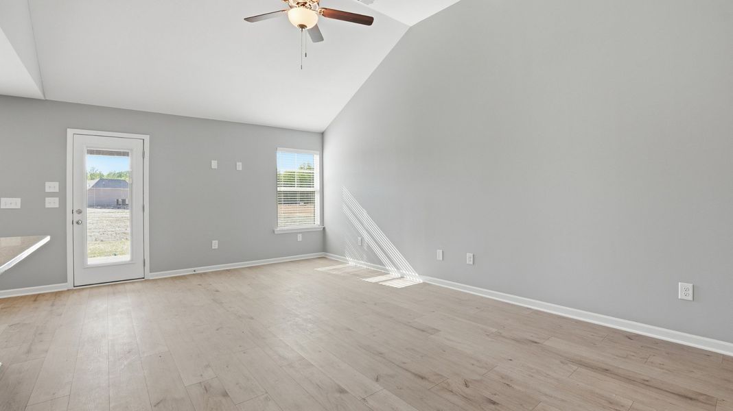 Spacious, unfurnished interior of a new home in Stillwater, Tullahoma (Image 11).