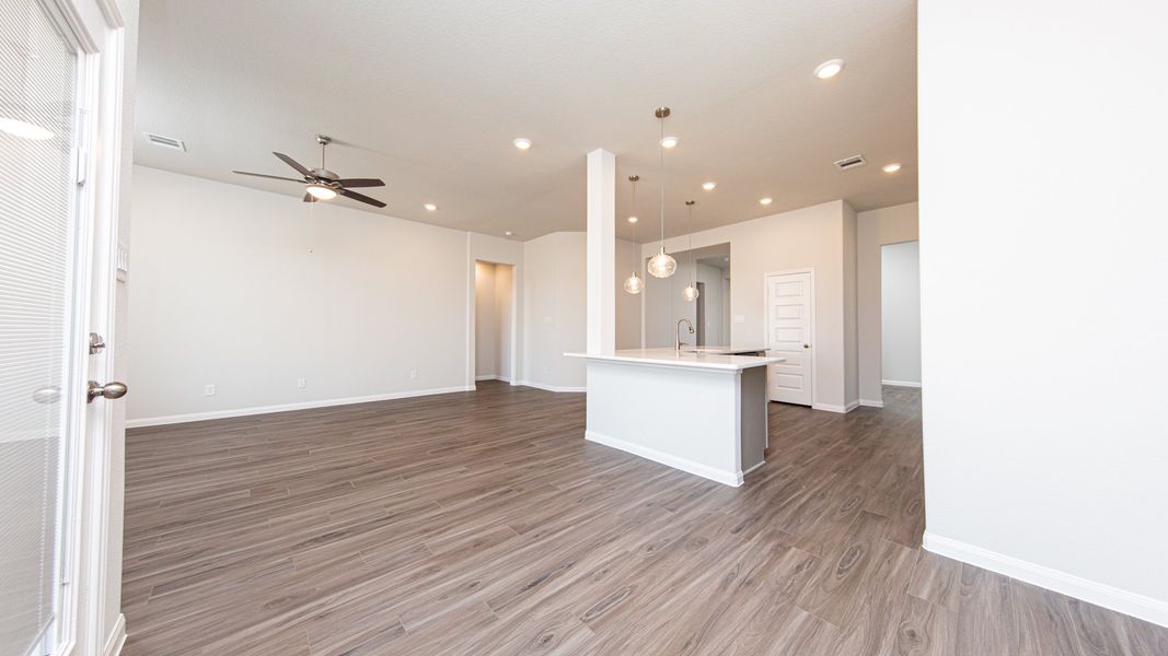 Representative unfurnished interior of a home built from the The Lakewood by Legend Homes in Cinco Lakes, San Antonio (Image 23).