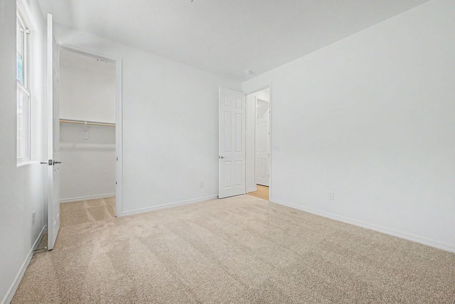 Spacious, unfurnished interior of a new home in Landmarke, San Tan Valley (Image 14).