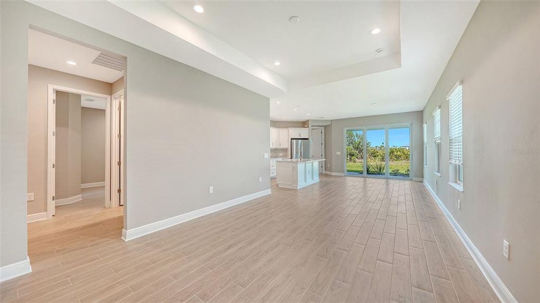 Spacious, unfurnished interior of a new home in Palmera, Venice (Image 30). Spacious, unfurnished interior of a new home in Palmera, Venice (Image 30).