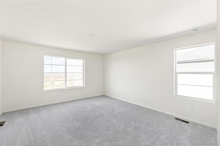Spacious, unfurnished interior of a new home in , Aurora (Image 28).