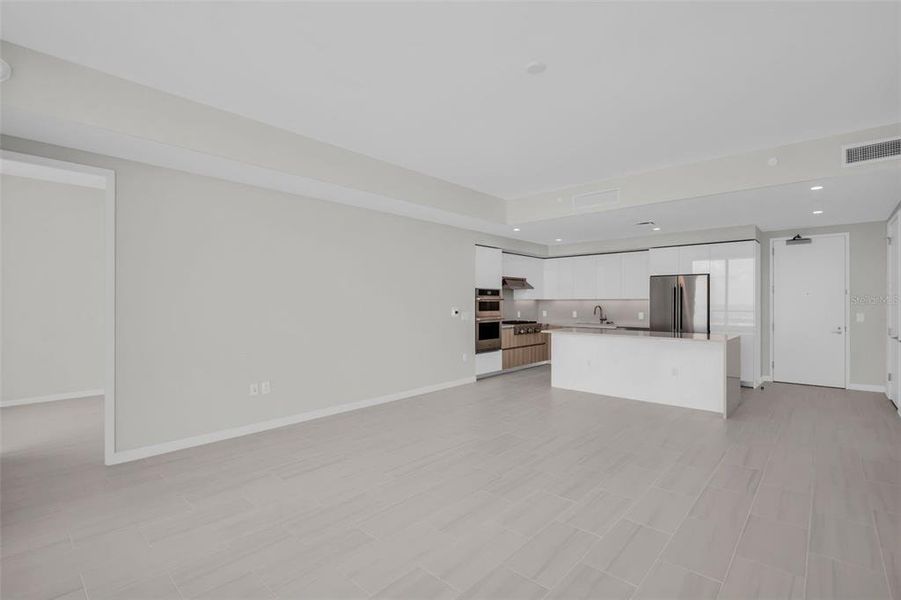 Spacious, unfurnished interior of a new home in , St. Petersburg (Image 22).