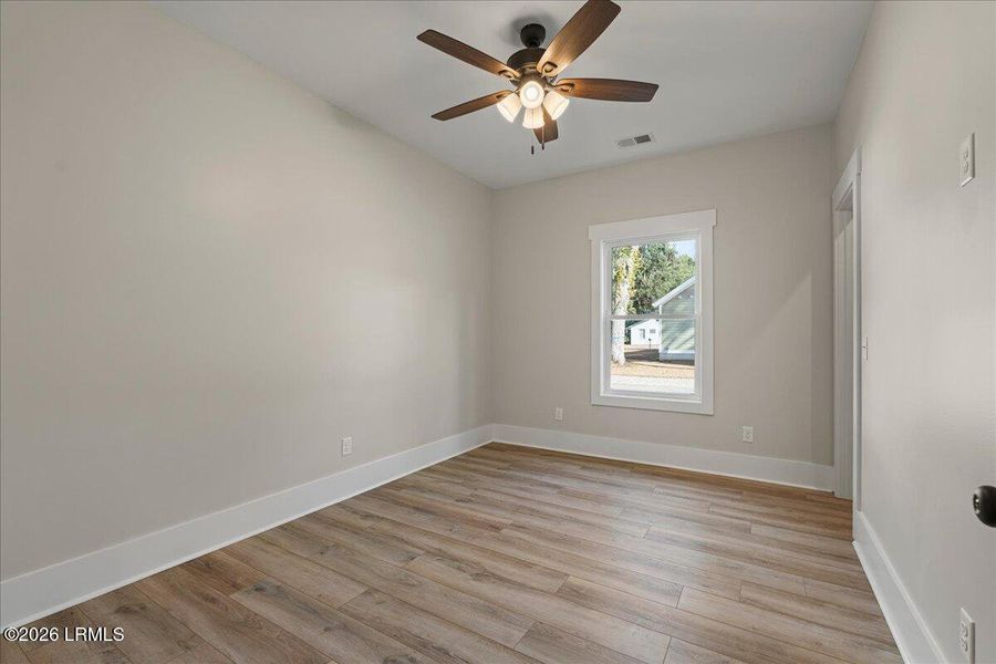 Spacious, unfurnished interior of a new home in , Beaufort (Image 73).