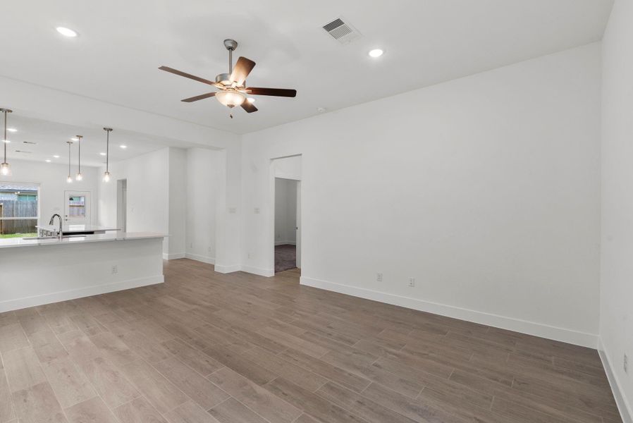 Spacious, unfurnished interior of a new home in Emory Glen, Magnolia (Image 20).