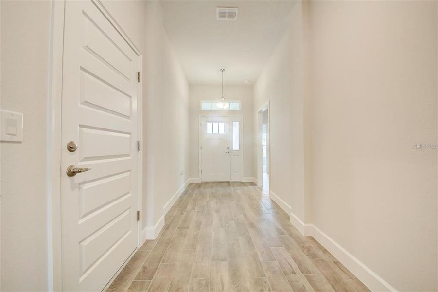Spacious, unfurnished interior of a new home in Abbey Glen, Dade City (Image 19). Spacious, unfurnished interior of a new home in Abbey Glen, Dade City (Image 19).