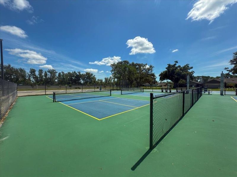 Community amenities in , Englewood (Image 38).